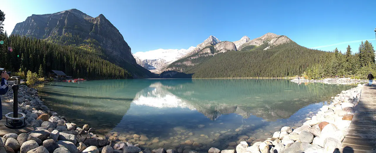 Alberta - Lake Louise - Lake view 01